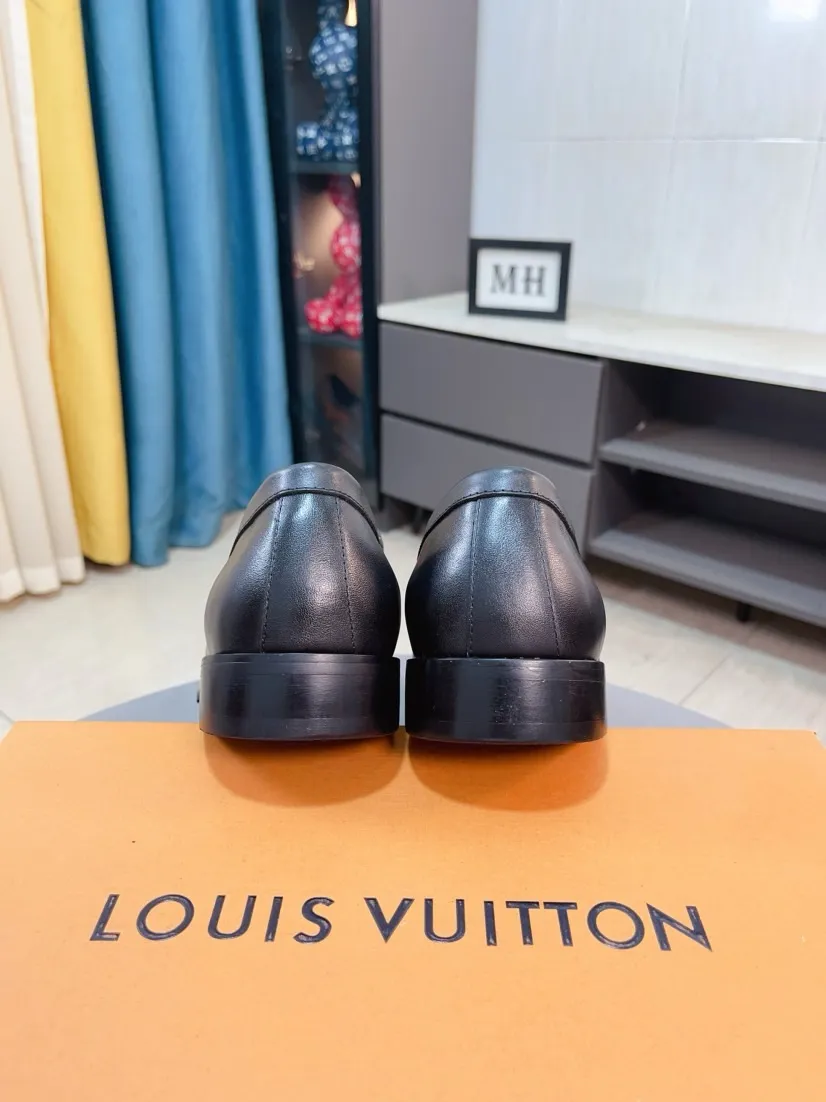 Men's Men's Shoes 💰458🌹🌹Niuli [LV] Louis Vuitton's new open-edge pigskin shoes are the most popular classic. Synchronized with the official website, the upper adopts Italian imported upper embossing➕comfortable cowhide lining, fashionable atmosphere, unique brand and unique craftsmanship. Highlighting the hot style of the new year. Stop hesitating, stop wandering, get it now. Code number: 38--44